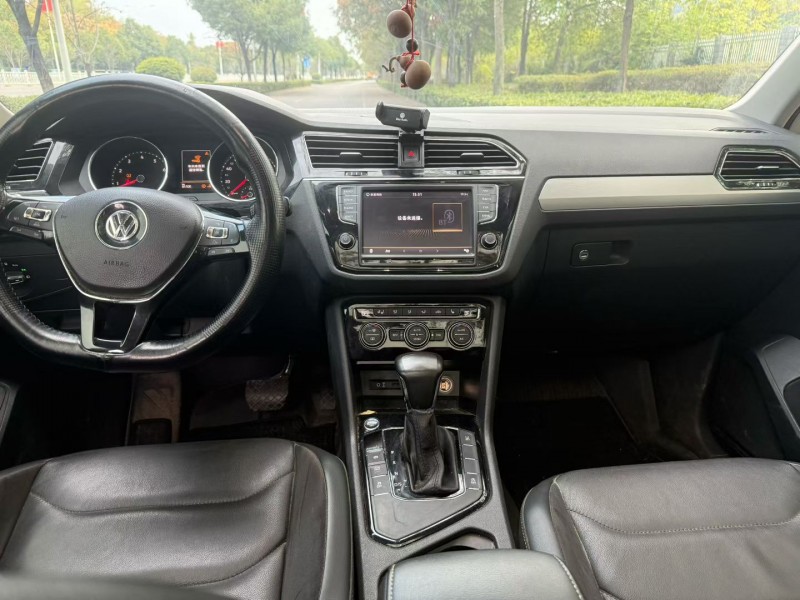 娄底17年大众途观7