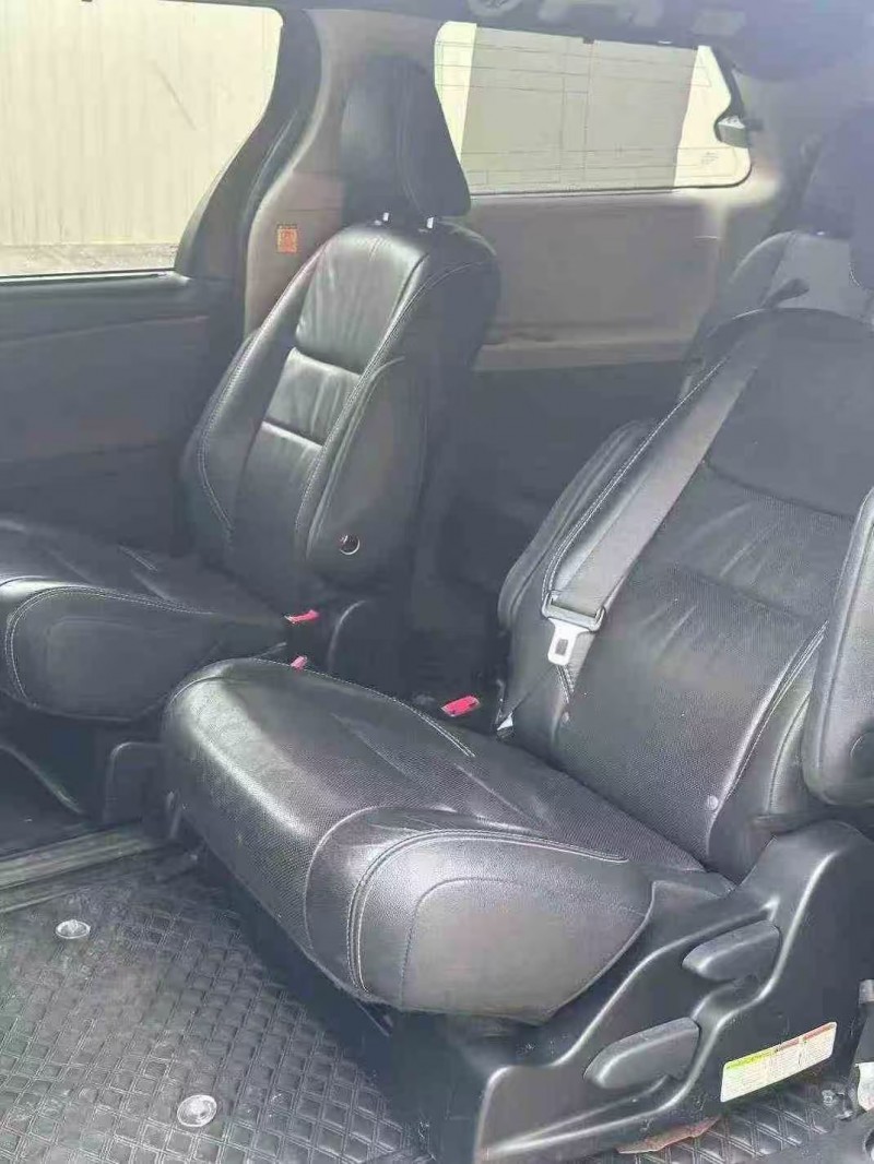 广州17年丰田塞纳5