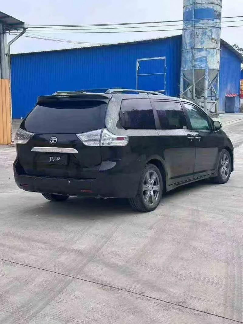 广州17年丰田塞纳7