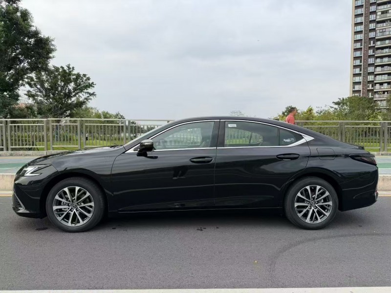 广州25年雷克萨斯ES3