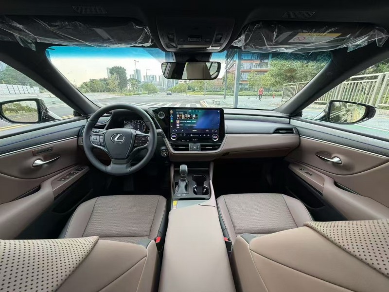 广州25年雷克萨斯ES7