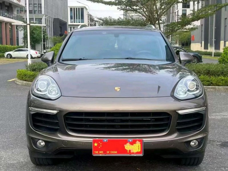 广州16年保时捷卡宴1