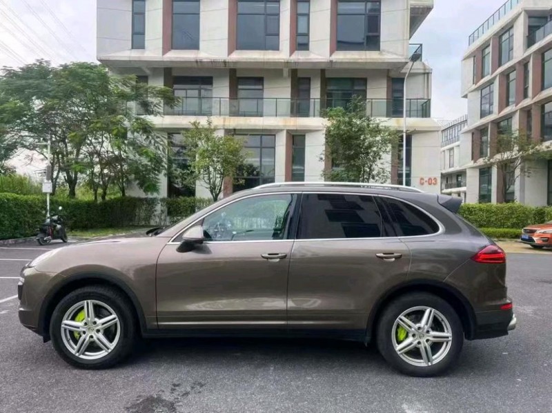 广州16年保时捷卡宴4