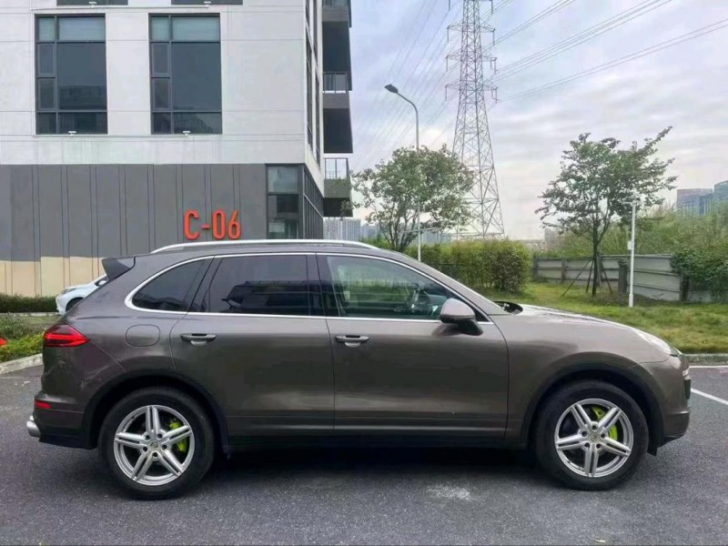 广州16年保时捷卡宴6