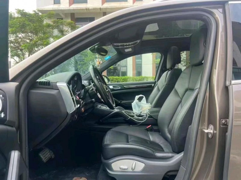 广州16年保时捷卡宴8