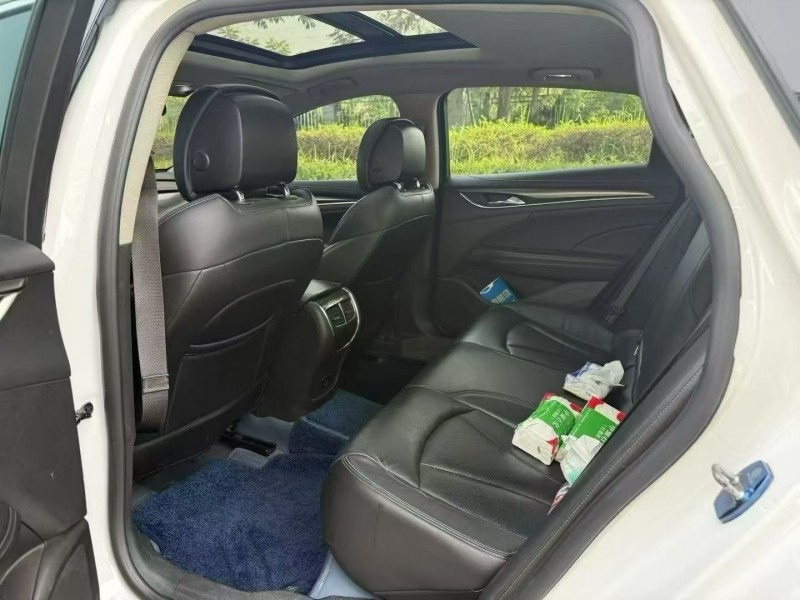 娄底17年别克君越5