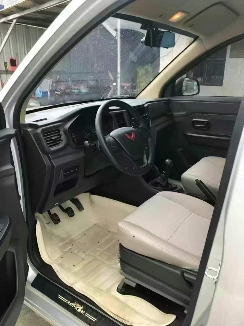 南宁23年五菱汽车宏光5