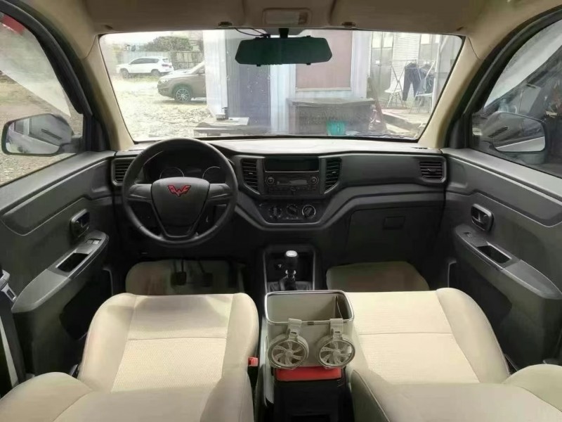 南宁23年五菱汽车宏光8