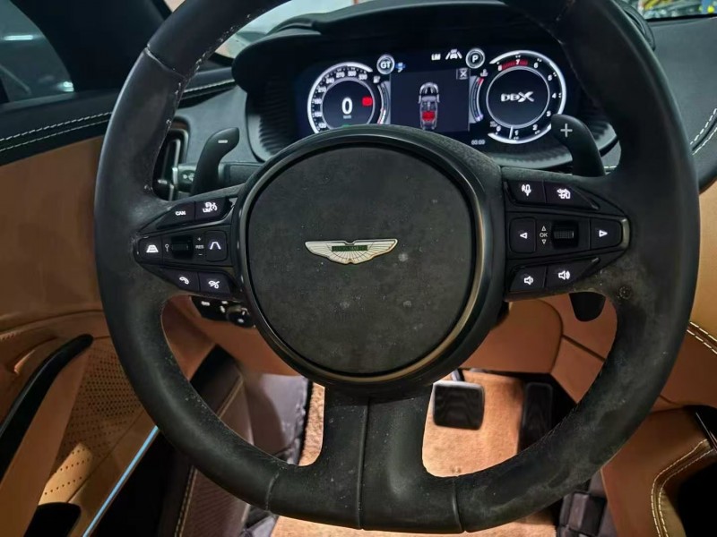 石家庄23年阿斯顿·马丁DBX6