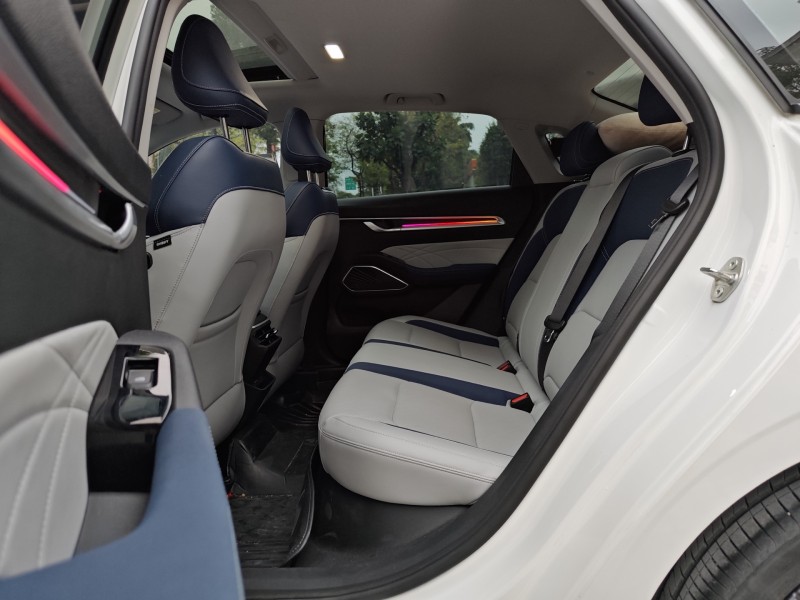 东莞22年吉利帝豪5