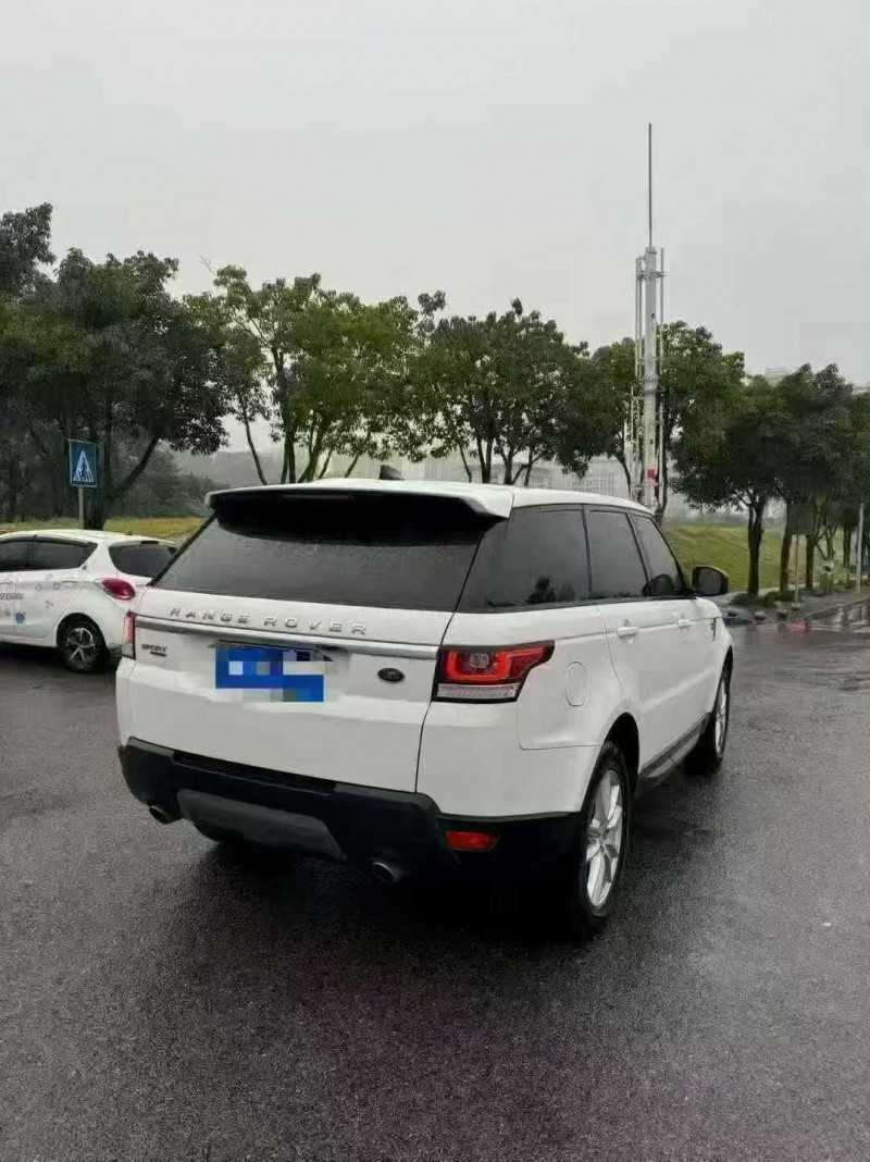 重庆17年路虎揽胜运动6