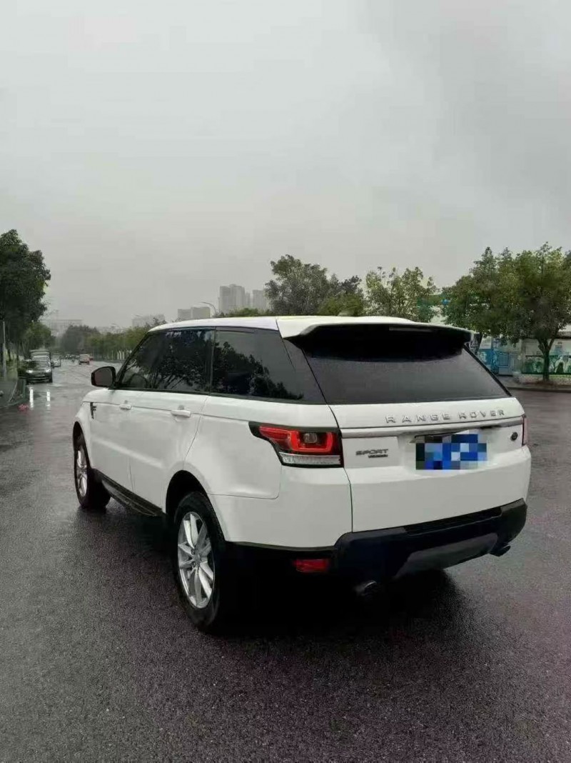 重庆17年路虎揽胜运动8