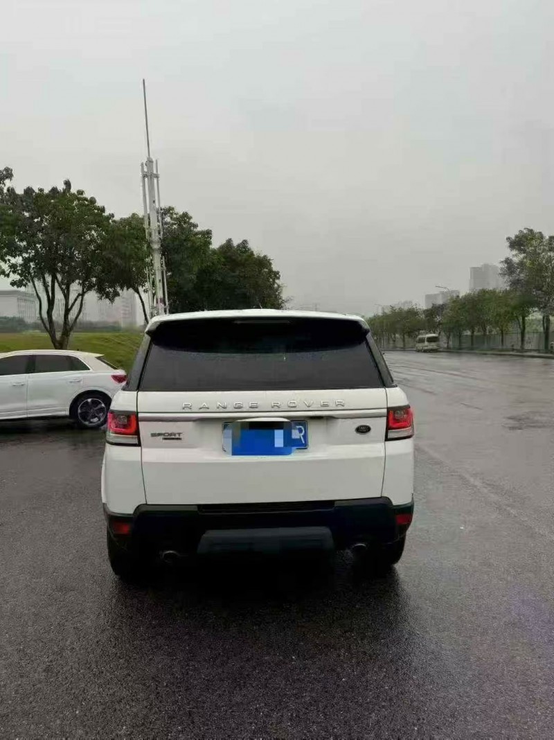 重庆17年路虎揽胜运动9