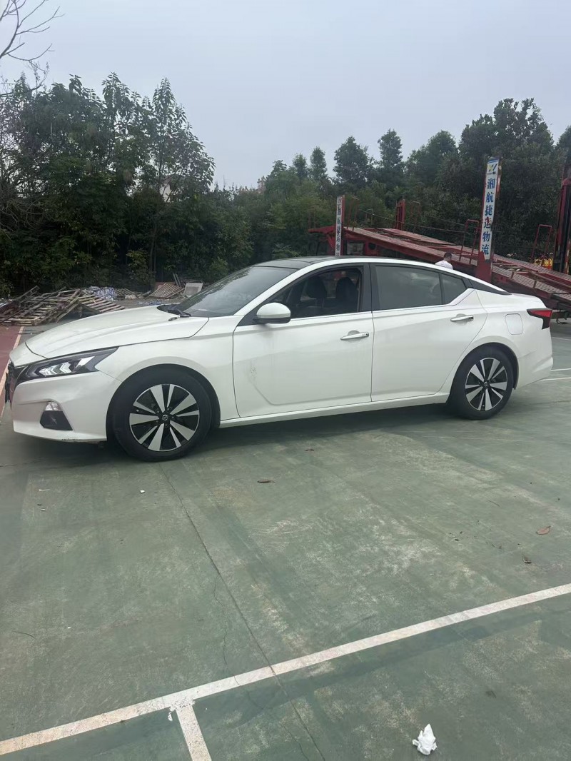 娄底21年日产天籁2