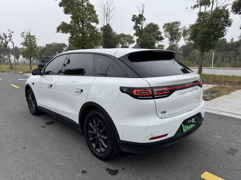 盐城25年零跑汽车C114