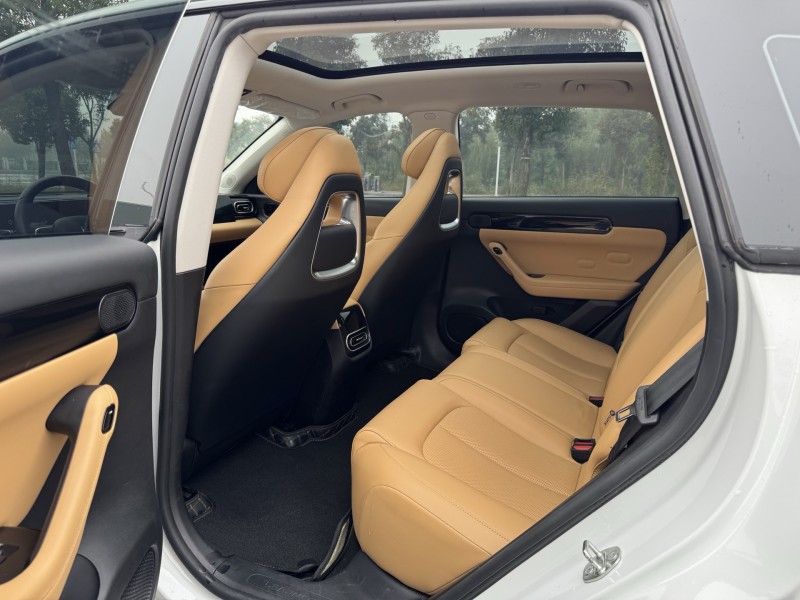 盐城25年零跑汽车C117