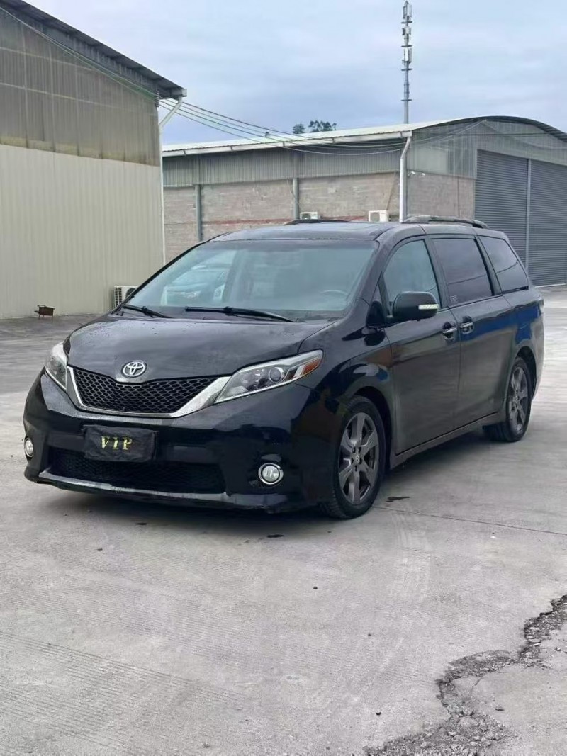 邵阳17年丰田塞纳2