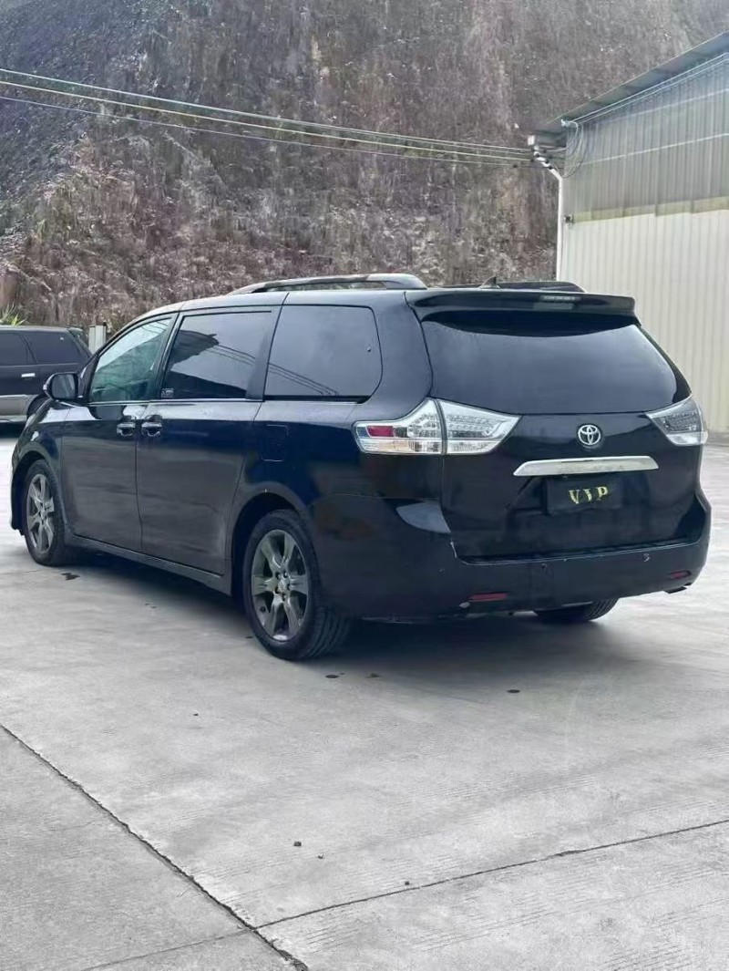 邵阳17年丰田塞纳7