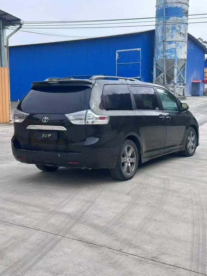 邵阳17年丰田塞纳8