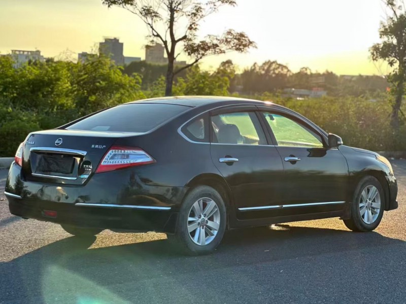 汕头13年日产天籁8