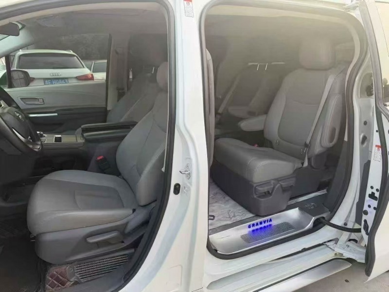 东营24年丰田格瑞维亚4