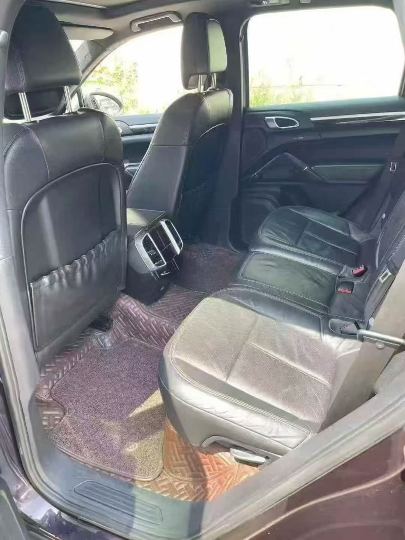 九江11年保时捷卡宴3