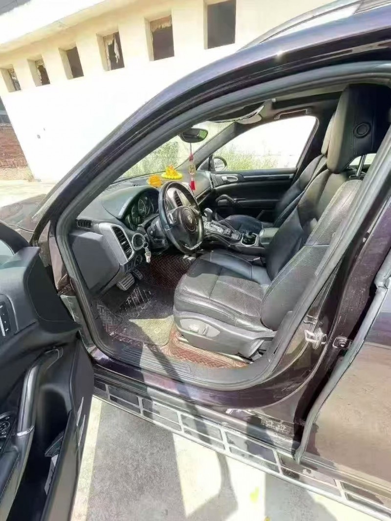 九江11年保时捷卡宴4