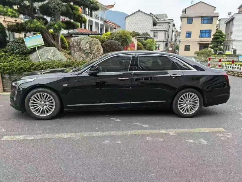 绍兴21年凯迪拉克CT67