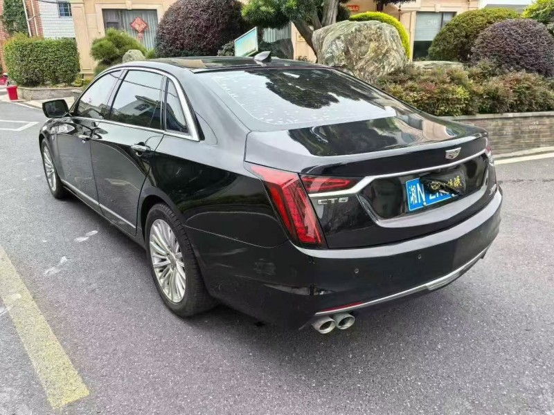 绍兴21年凯迪拉克CT68