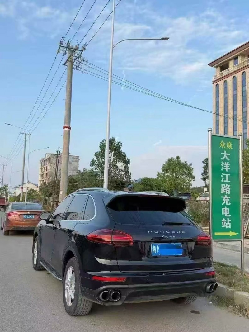 邵阳18年保时捷卡宴9