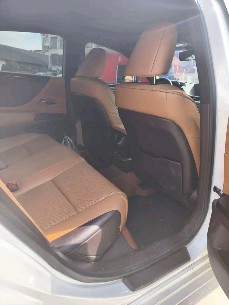 萍乡19年雷克萨斯ES5