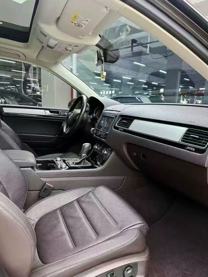 遵义17年大众途锐5