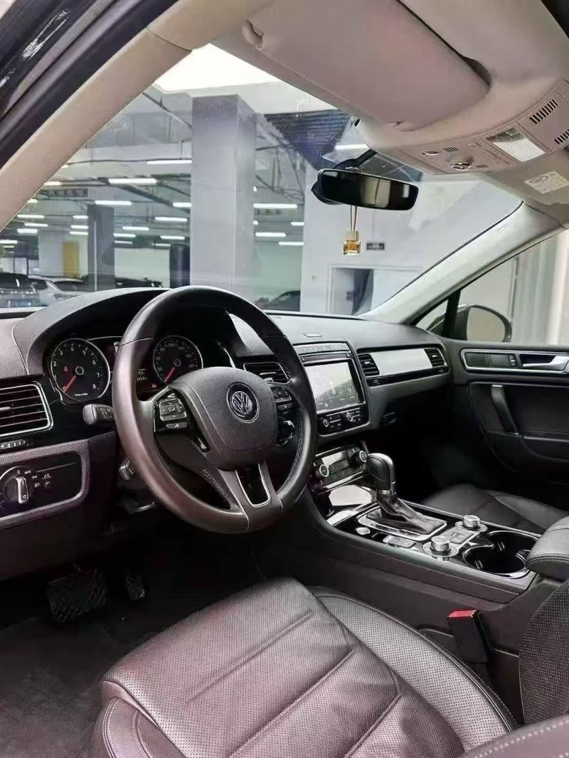 遵义17年大众途锐6