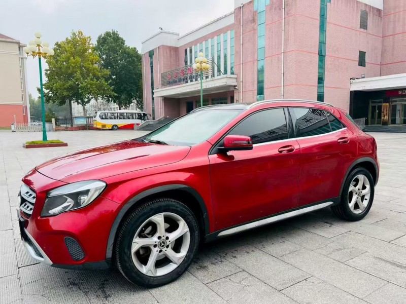 济宁17年奔驰GLA2