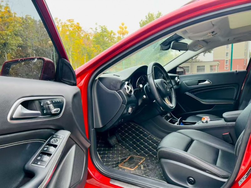 济宁17年奔驰GLA3