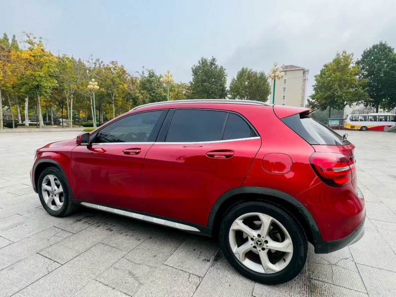 济宁17年奔驰GLA4