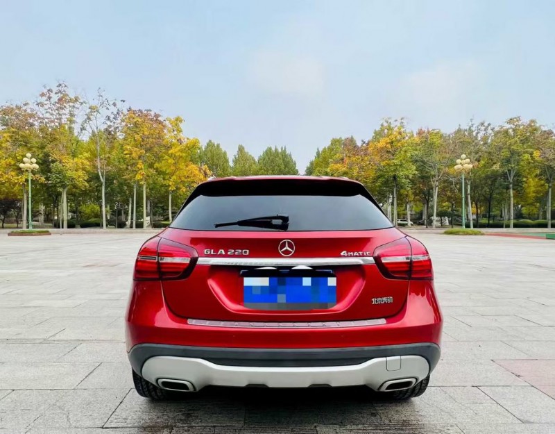 济宁17年奔驰GLA9