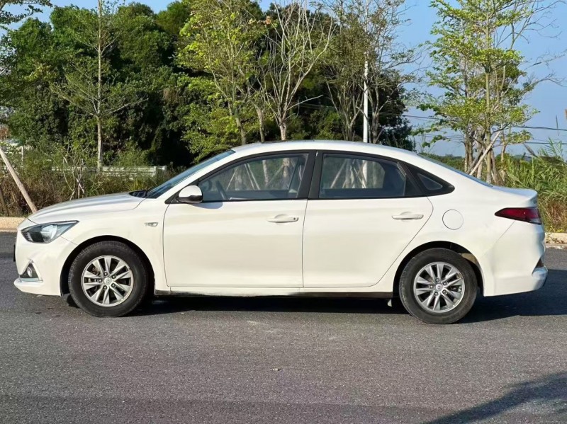 汕头18年现代悦动3