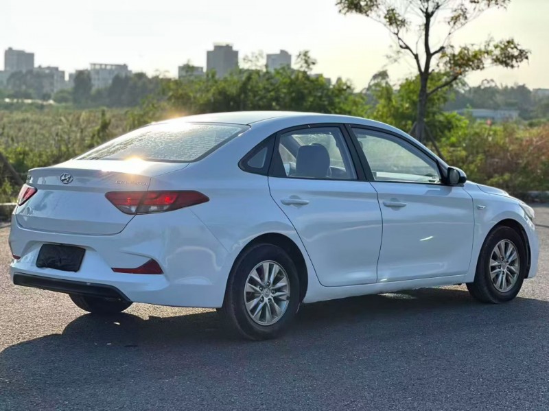 汕头18年现代悦动8