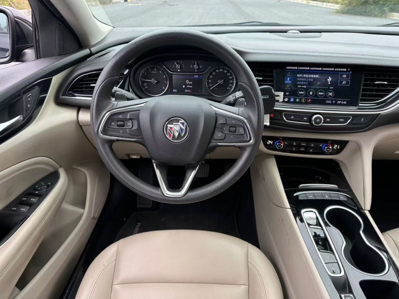 汕头22年别克君威2