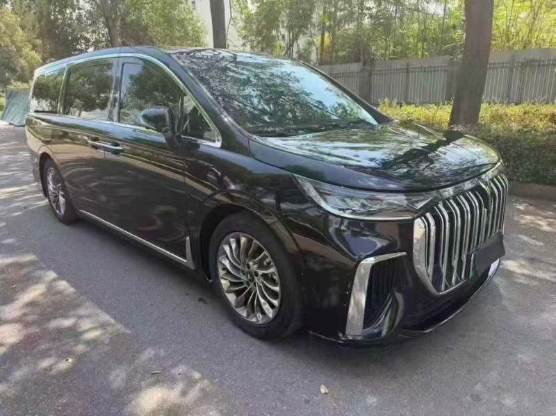 九江23年岚图汽车梦想家3