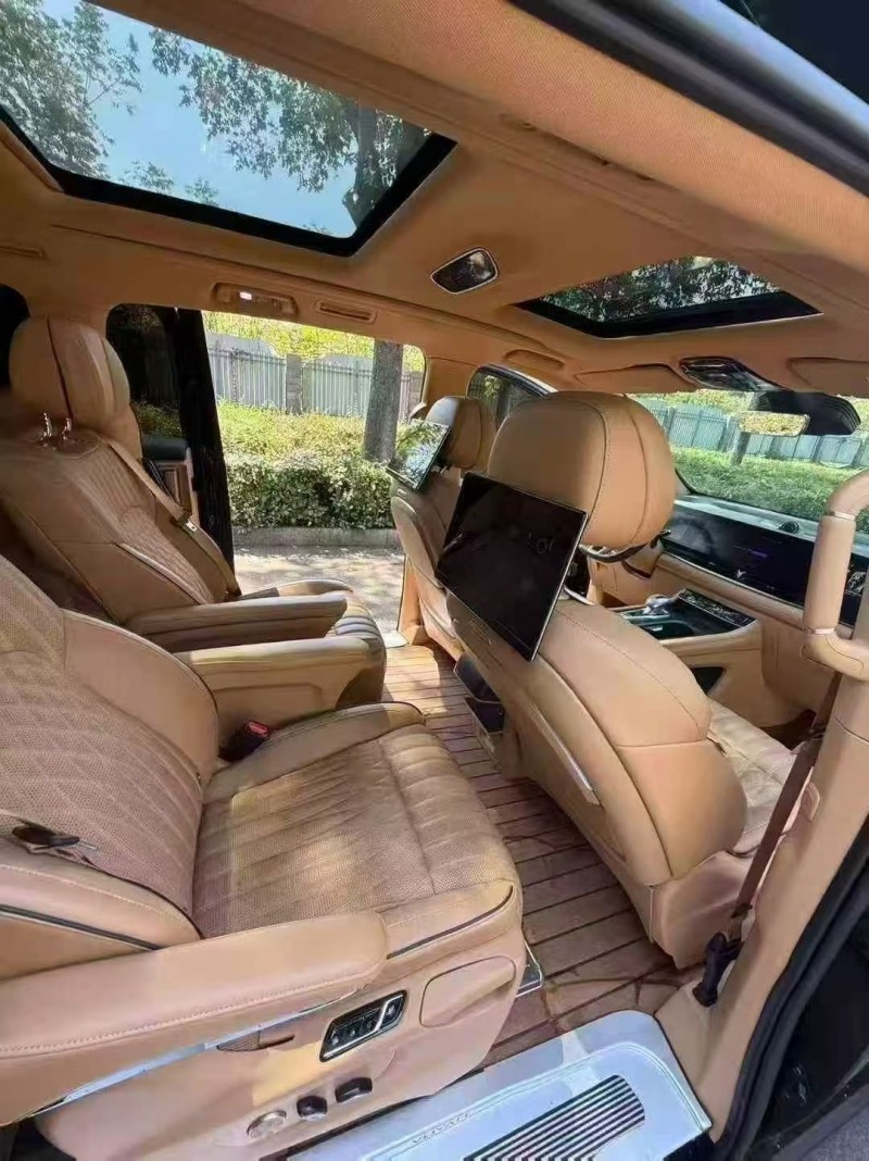 九江23年岚图汽车梦想家4