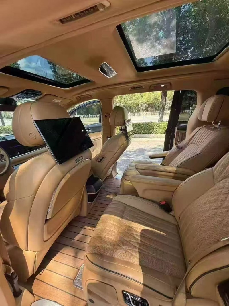 九江23年岚图汽车梦想家5