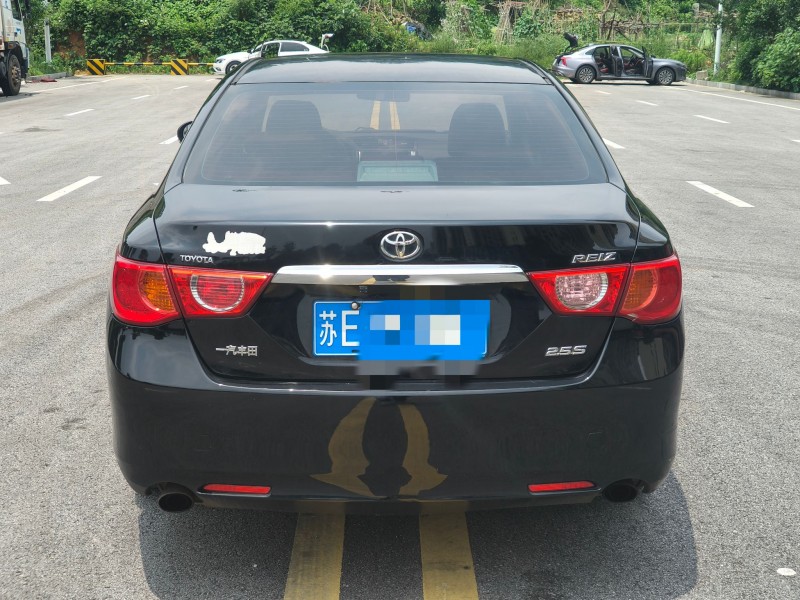 岳阳13年丰田锐志3