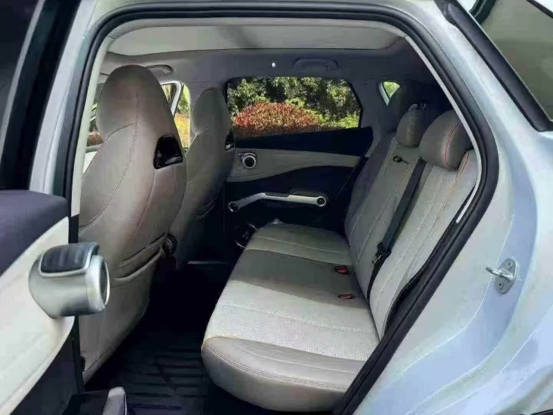 东营24年比亚迪元8