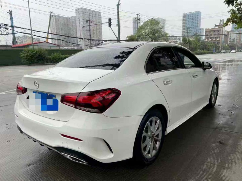 成都21年奔驰A8