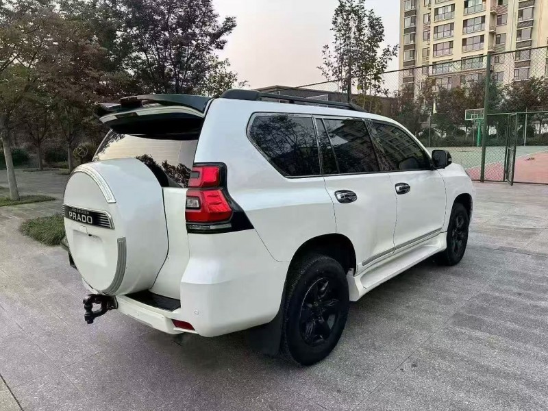 济宁19年丰田普拉多8