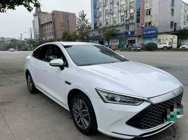 成都22年比亚迪秦2