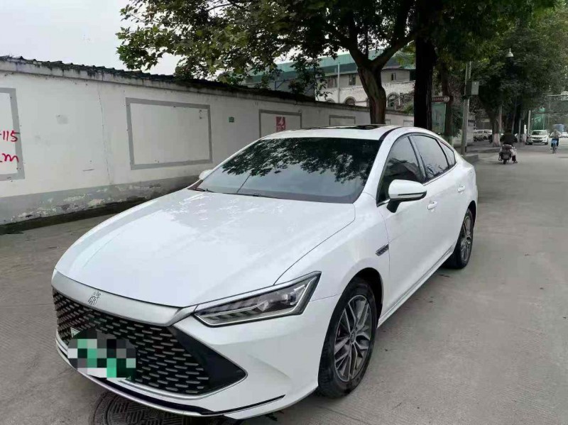 成都22年比亚迪秦3