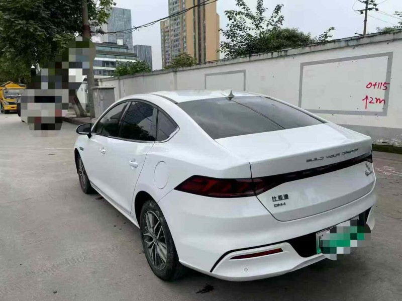 成都22年比亚迪秦7